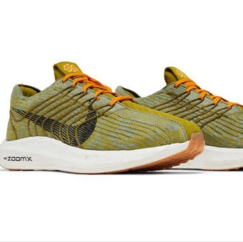 Zoom Men's Olive and Orange Athletic Shoes